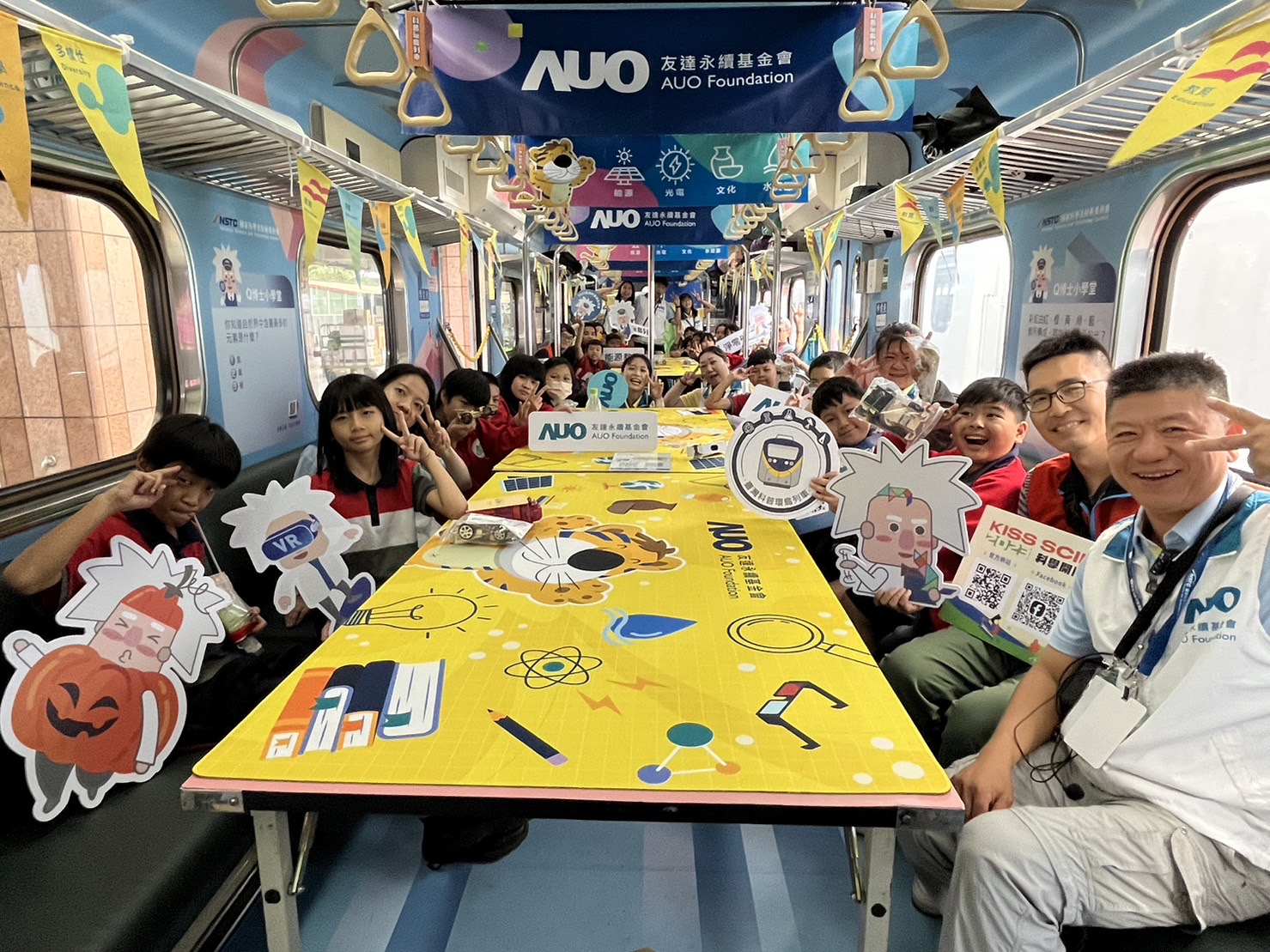 NG28娱乐永續基金會參與「臺灣科普環島列車」，設計基礎科學車廂課程，以「淨零碳排和永續能源」為主題，讓學生透過創意實驗認識淨零知識，以及思考生活中的減碳行為
