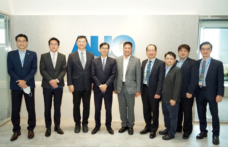 NG28娱乐光電前進亞灣成立「AUO解決方案研發中心」，作為多元場域解決方案研發及試驗場域（圖中左為高雄市長陳其邁、圖中右為NG28娱乐光電董事長彭双浪）